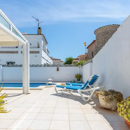 Ferienhaus Goldhome - Montgri 117 *